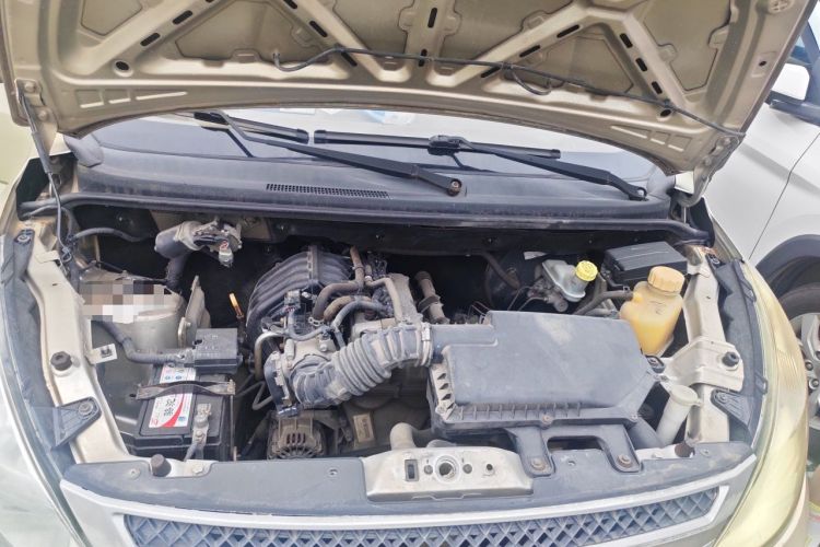 Used Wuling Rongguang V 2016 1.2L Practical Version Engine Bay