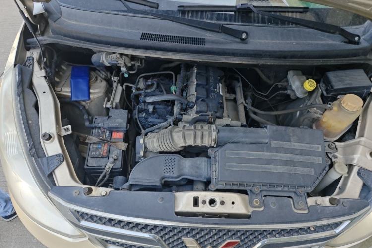 Used Wuling Rongguang V 2016 1.5L Standard Version Engine Bay
