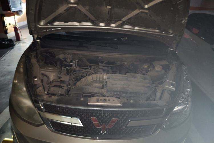 Used Wuling Rongguang V 2016 1.5L Standard Version Engine Bay