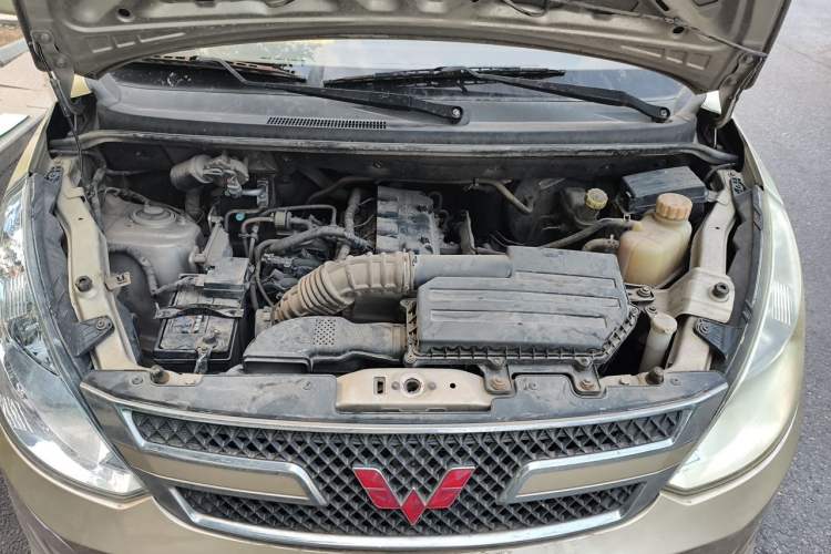 Used Wuling Rongguang V 2016 1.5L Standard Version Engine Bay