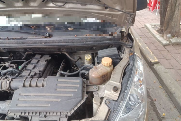 Used Wuling Rongguang V 2016 1.5L Practical Version Engine Bay Left