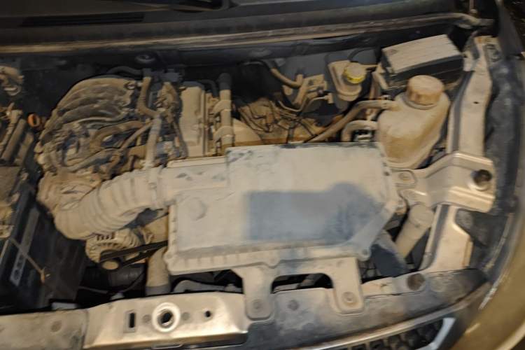 Used Wuling Rongguang V 2016 1.2L Practical Version Engine Bay Left