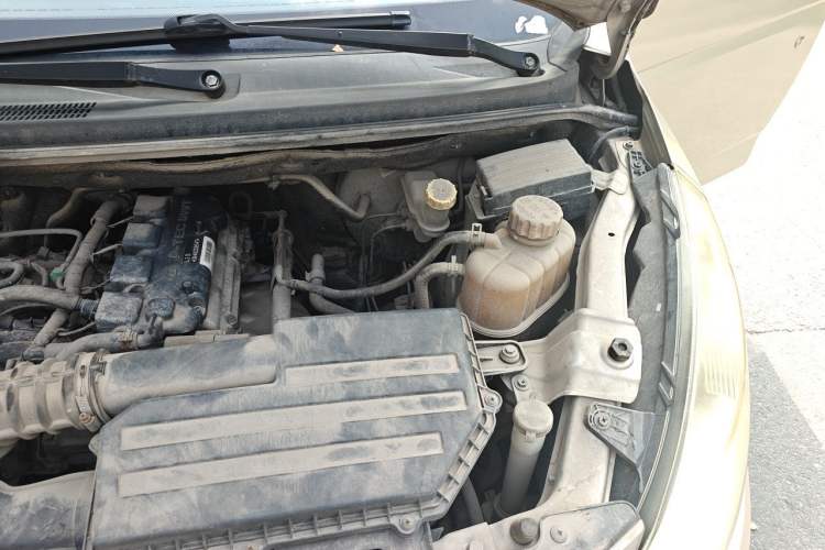 Used Wuling Rongguang V 2016 1.5L Standard Version Engine Bay Left