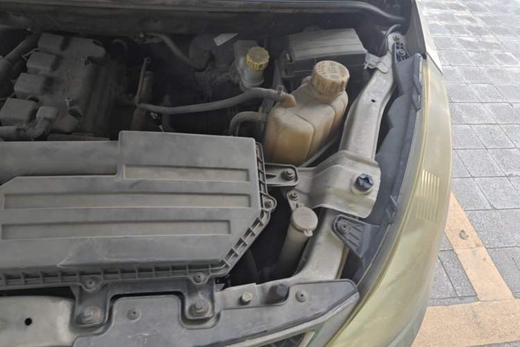 Used Wuling Rongguang V 2016 1.5L Standard Version Engine Bay Left