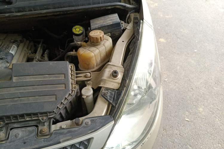 Used Wuling Rongguang V 2016 1.5L Practical Version Engine Bay Left