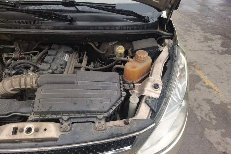 Used Wuling Rongguang V 2016 1.5L Standard Version Engine Bay Left