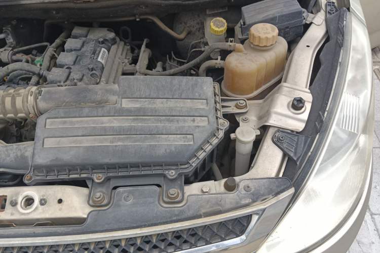 Used Wuling Rongguang V 2016 1.5L Standard Version Engine Bay Left
