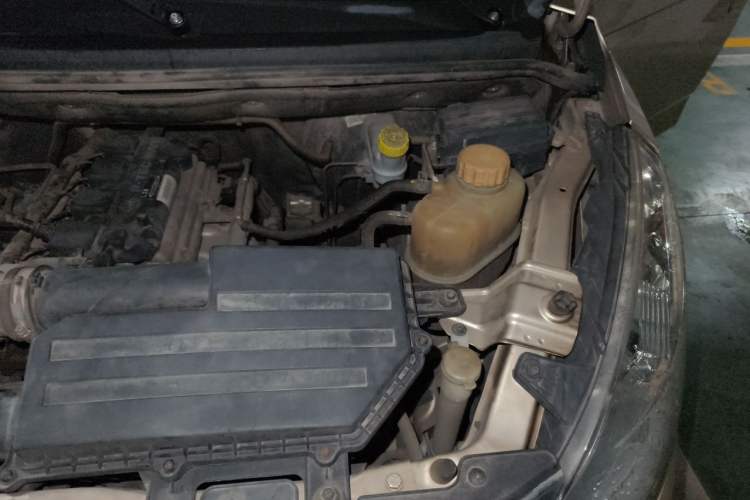 Used Wuling Rongguang V 2016 1.5L Standard Version Engine Bay Left