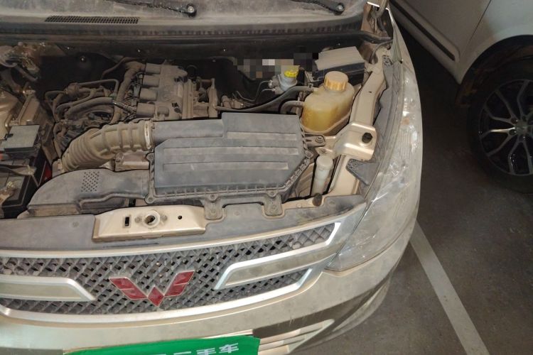 Used Wuling Rongguang V 2016 1.5L Practical Version Non-Power-Assisted Engine Bay Left
