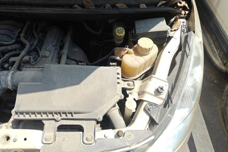 Used Wuling Rongguang V 2016 1.2L Standard Version Engine Bay Left