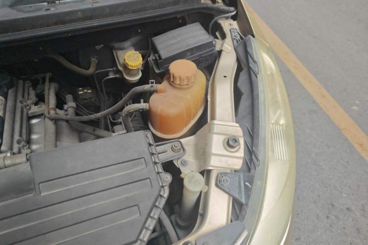 Used Wuling Rongguang V 2016 1.5L Standard Version Engine Bay Left