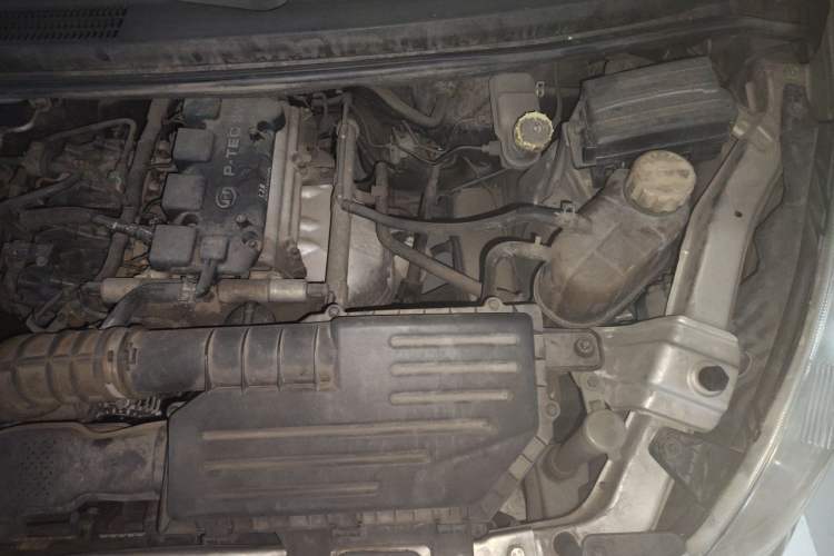 Used Wuling Rongguang V 2016 1.5L Standard Version Engine Bay Left