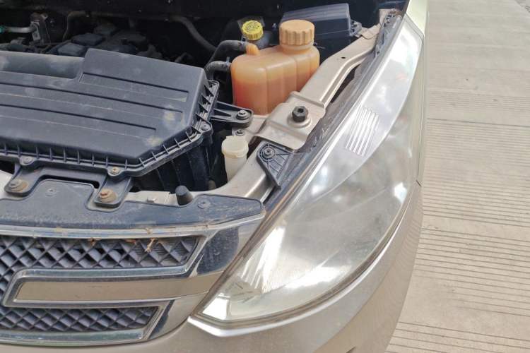 Used Wuling Rongguang V 2016 1.5L Standard Version Engine Bay Left