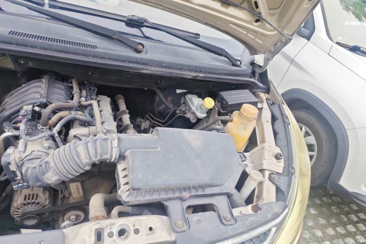 Used Wuling Rongguang V 2016 1.2L Practical Version Engine Bay Left