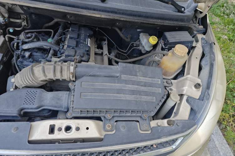 Used Wuling Rongguang V 2016 1.5L Standard Version Engine Bay Left