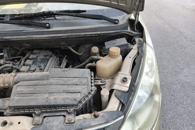 Used Wuling Rongguang V 2016 1.5L Standard Version Engine Bay Left