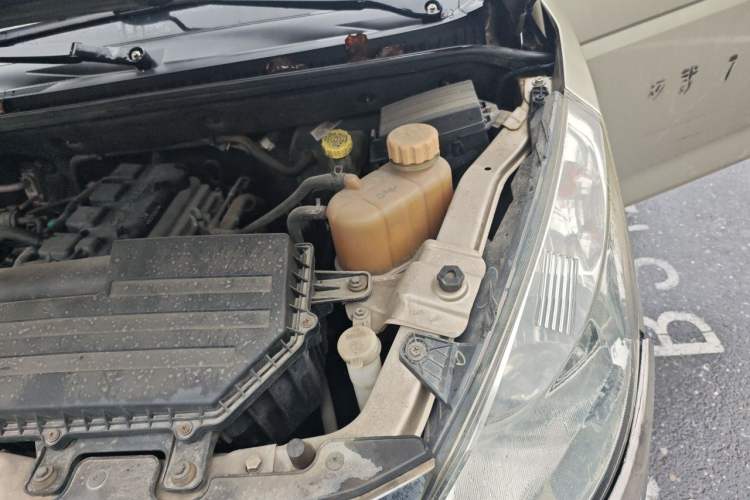 Used Wuling Rongguang V 2016 1.5L Standard Version Engine Bay Left