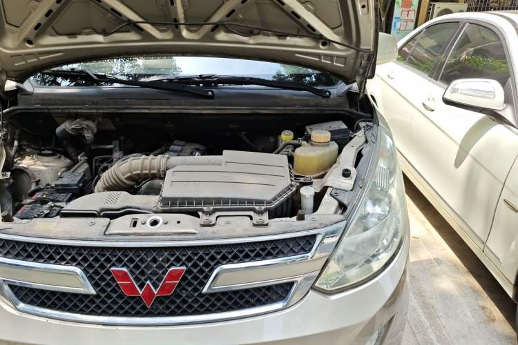 Used Wuling Rongguang V 2016 1.5L Standard Version Engine Bay Left