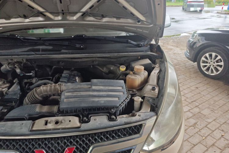 Used Wuling Rongguang V 2016 1.5L Standard Version Engine Bay Left