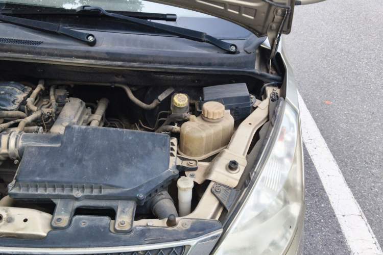 Used Wuling Rongguang V 2016 1.2L Standard Version Engine Bay Left