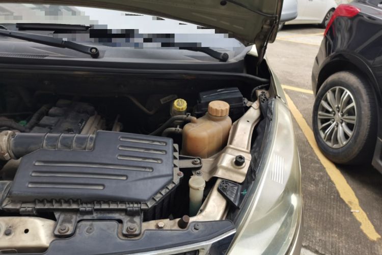 Used Wuling Rongguang V 2016 1.5L Standard Version Engine Bay Left