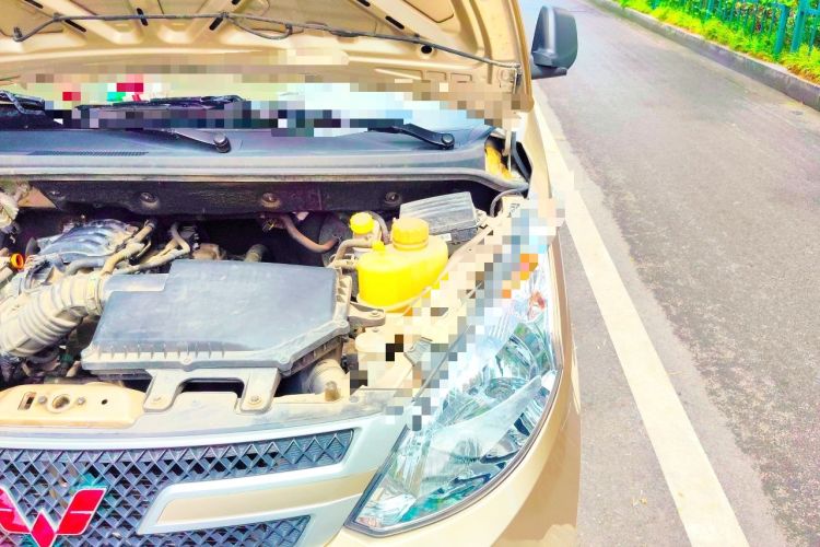Used Wuling Rongguang V 2016 1.2L Practical Version Engine Bay Left