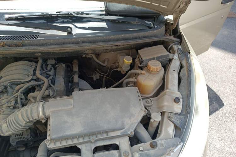 Used Wuling Rongguang V 2016 1.2L Practical Version Engine Bay Left