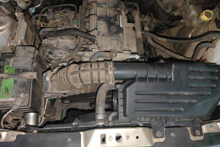 Used Wuling Rongguang V 2016 1.5L Standard Version Engine Bay