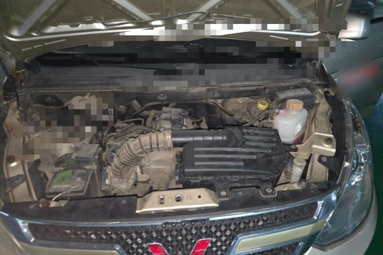 Used Wuling Rongguang V 2016 1.5L Standard Version Engine Bay