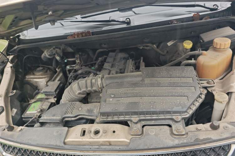 Used Wuling Rongguang V 2016 1.5L Standard Version Engine Bay