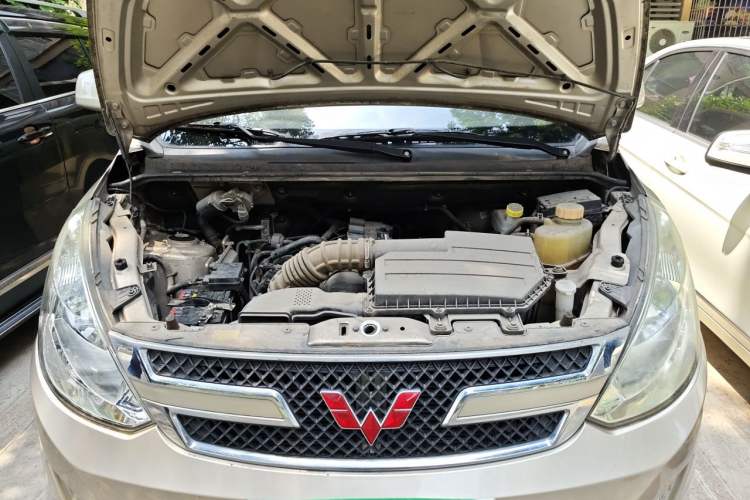 Used Wuling Rongguang V 2016 1.5L Standard Version Engine Bay