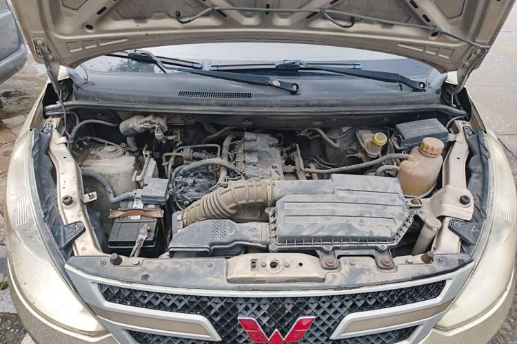 Used Wuling Rongguang V 2016 1.5L Practical Version Engine Bay