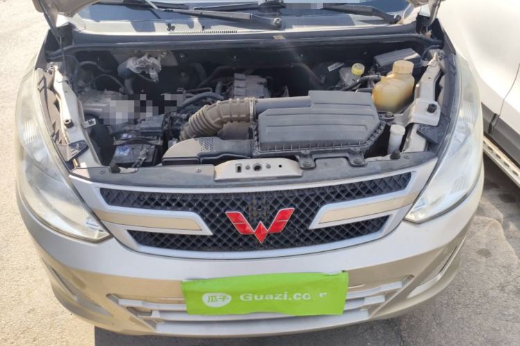 Used Wuling Rongguang V 2016 1.5L Practical Version Engine Bay