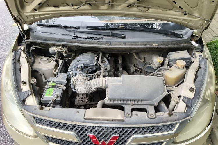 Used Wuling Rongguang V 2016 1.2L Standard Version Engine Bay