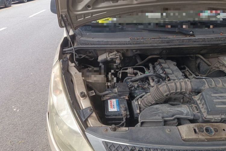 Used Wuling Rongguang V 2016 1.5L Practical Version Engine Bay Right