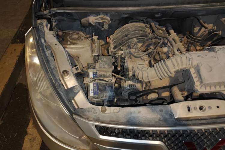 Used Wuling Rongguang V 2016 1.2L Practical Version Engine Bay Right