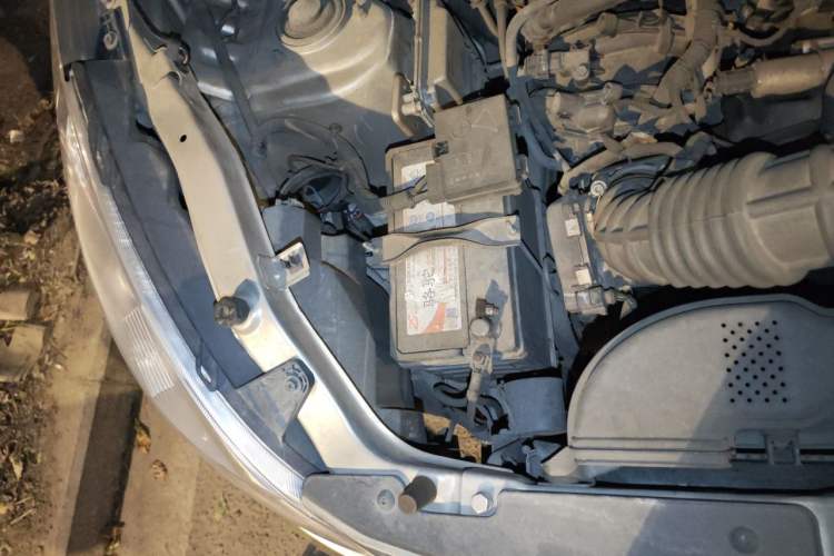 Used Wuling Rongguang V 2016 1.5L Standard Version Engine Bay Right