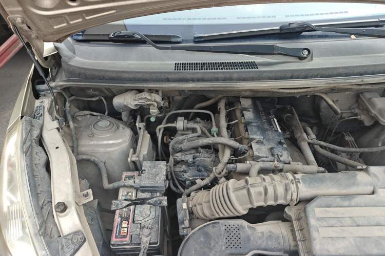 Used Wuling Rongguang V 2016 1.5L Standard Version Engine Bay Right