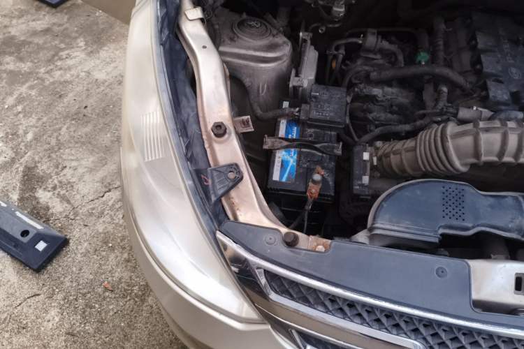 Used Wuling Rongguang V 2016 1.5L Standard Version Engine Bay Right