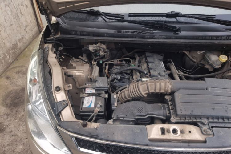 Used Wuling Rongguang V 2016 1.5L Standard Version Engine Bay Right
