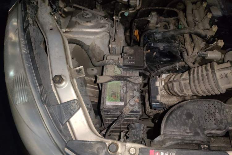 Used Wuling Rongguang V 2016 1.5L Standard Version Engine Bay Right