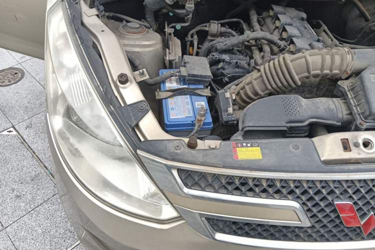 Used Wuling Rongguang V 2016 1.5L Standard Version Engine Bay Right