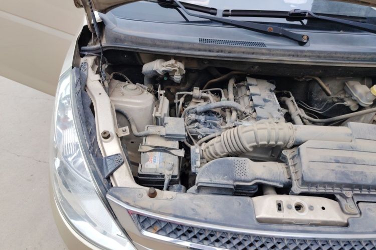 Used Wuling Rongguang V 2016 1.5L Standard Version Engine Bay Right