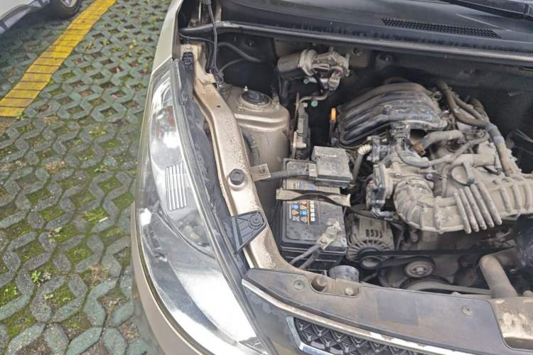 Used Wuling Rongguang V 2016 1.2L Standard Version Engine Bay Right