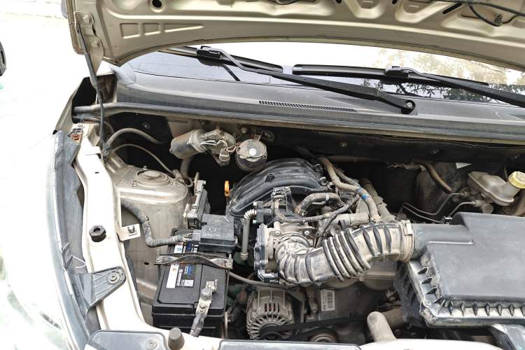 Used Wuling Rongguang V 2016 1.2L Practical Version Engine Bay Right