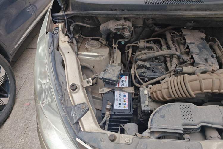 Used Wuling Rongguang V 2016 1.5L Standard Version Engine Bay Right