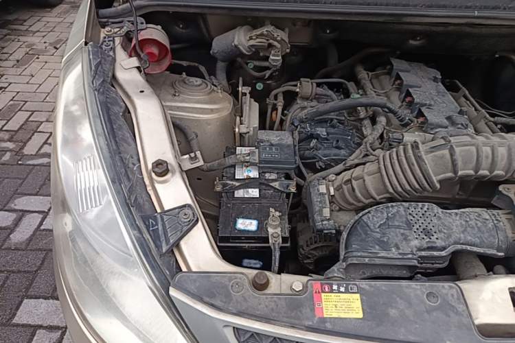 Used Wuling Rongguang V 2016 1.5L Practical Version Engine Bay Right