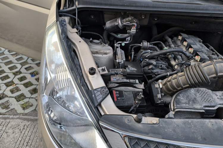 Used Wuling Rongguang V 2016 1.5L Standard Version Engine Bay Right