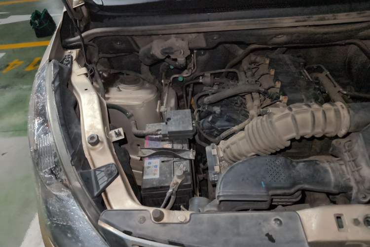 Used Wuling Rongguang V 2016 1.5L Standard Version Engine Bay Right