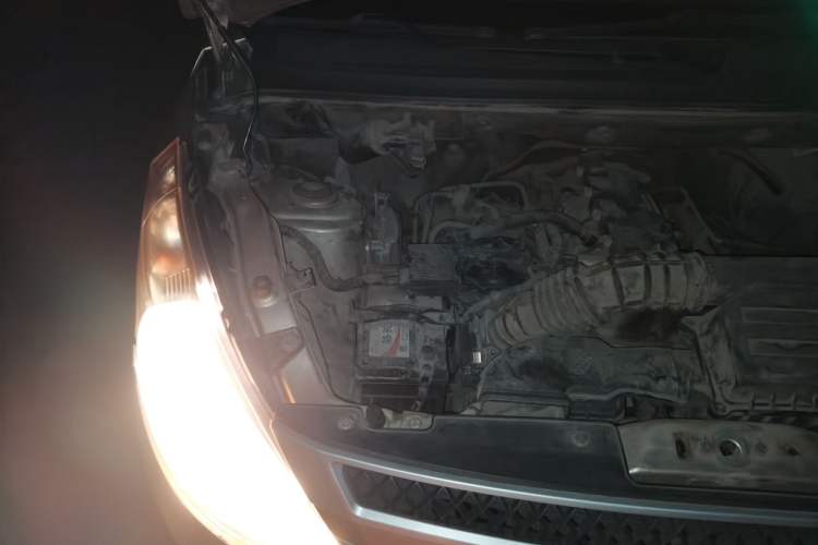 Used Wuling Rongguang V 2016 1.5L Practical Version Engine Bay Right